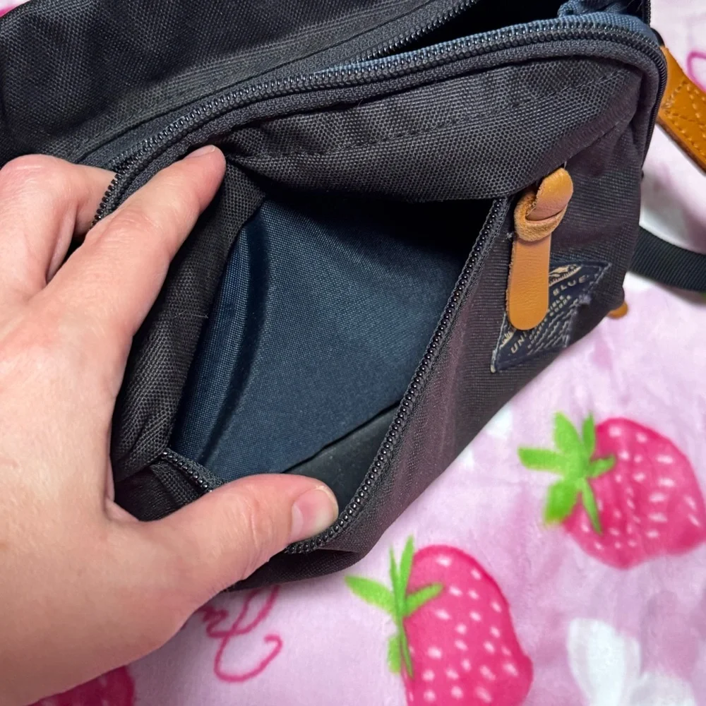 United By Blue Black Crossbody Bag Used Good Condition Zipper Storage - Picture 9 of 10